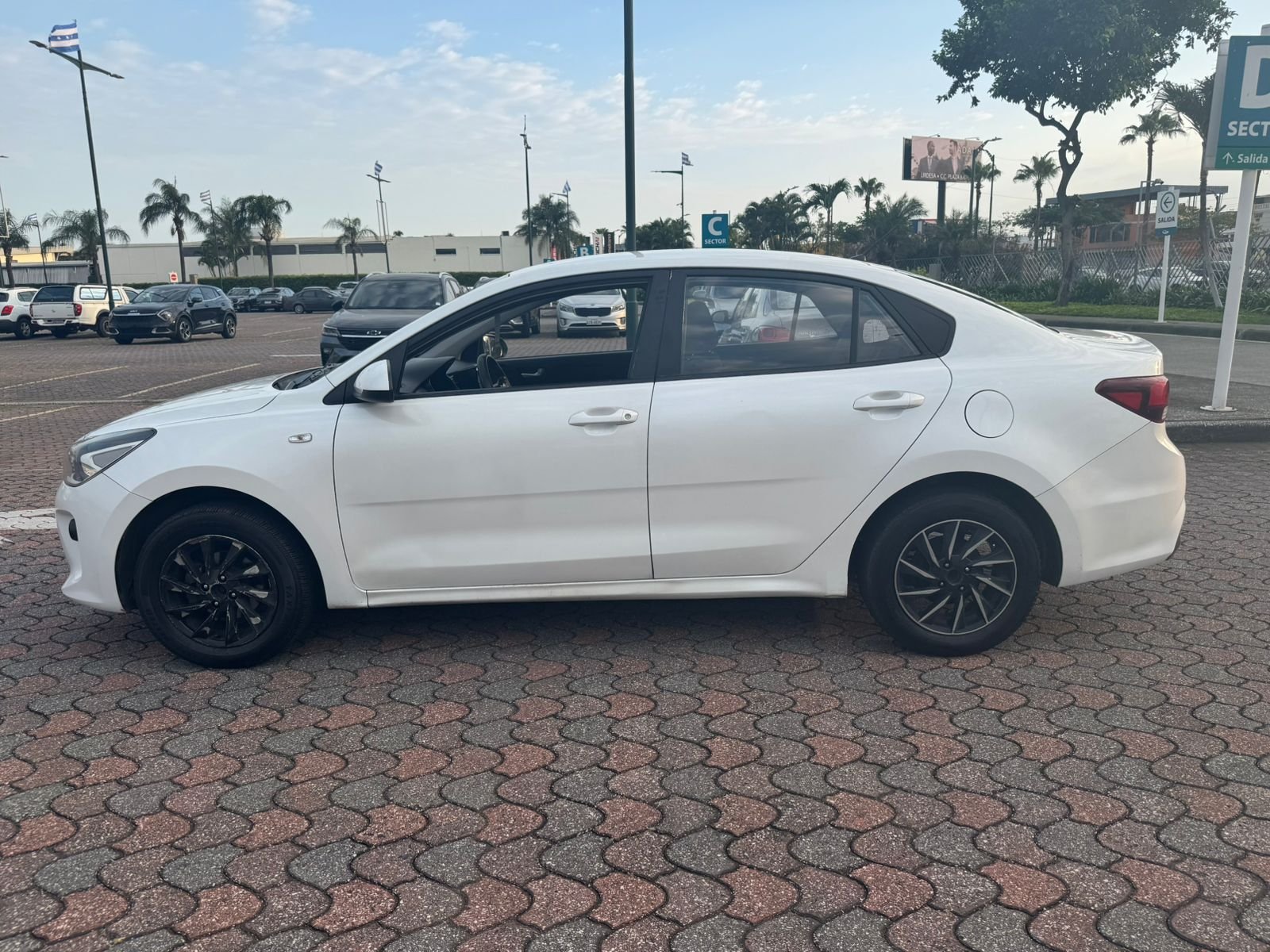 2021 KIA RIO LX AC (Código C36)