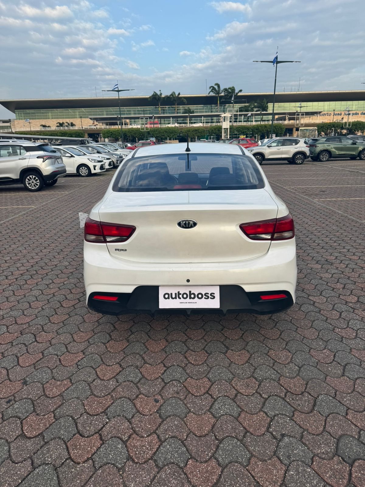 2021 KIA RIO LX AC (Código C36)